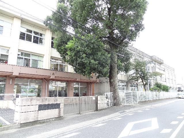 津市立栗葉小学校：1673m