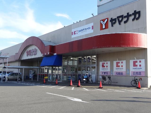 ココカラファイン津新町店：520m