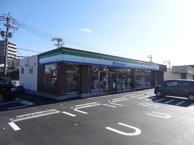 ファミリーマート津栗真中山店：579m