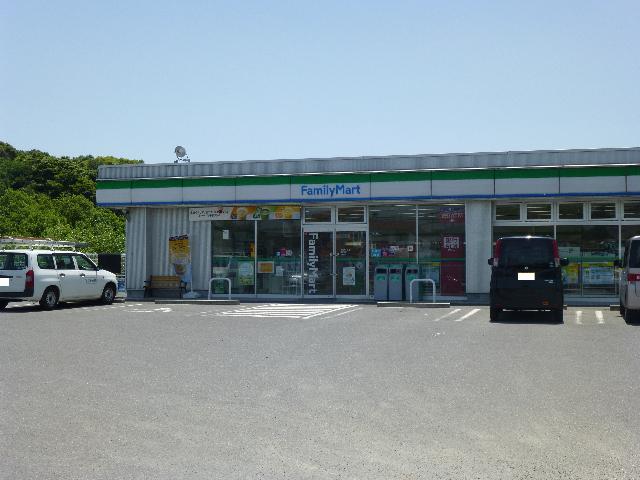 ファミリーマート津岩田店：582m