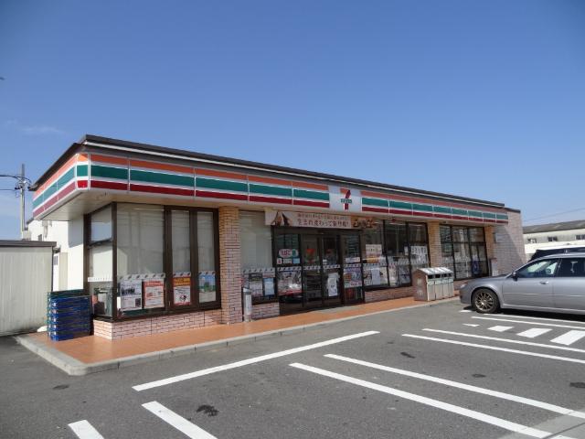 セブンイレブン津市大里窪田町店：487m