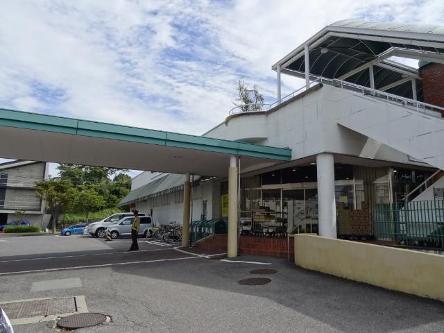 マルヤス山手通り店：1457m