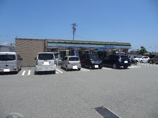 ファミリーマート芸濃グリーンロード店：625m