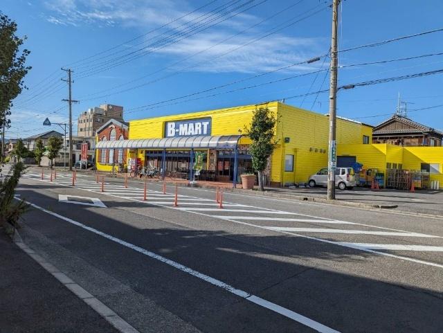 B‐MART橋南店：1048m