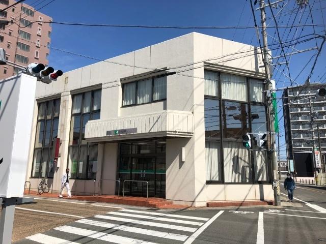 三十三銀行津南支店：897m