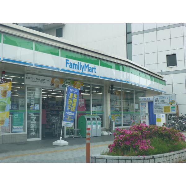 ファミリーマート津駅前店：85m