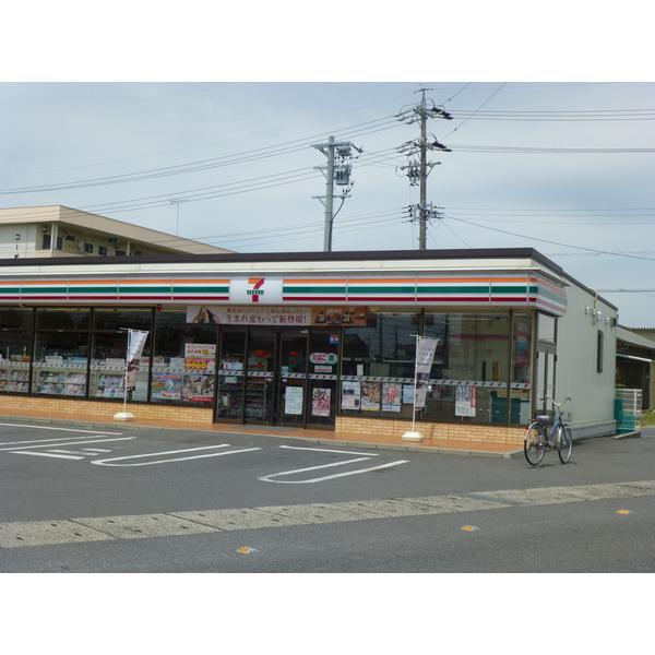 セブンイレブン津市一身田中野店：449m