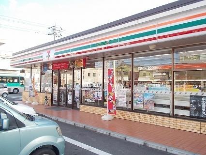 セブンイレブン総社中央1丁目店：439m