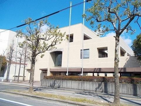 総社市立図書館：881m