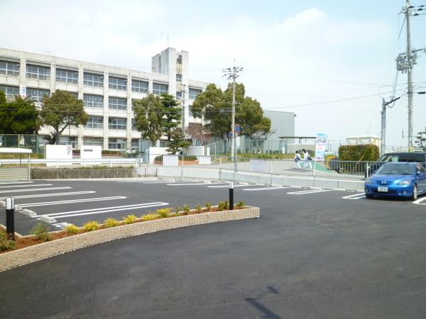 コスモグレイスＡ 駐車場