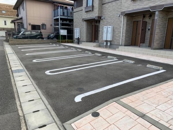 プレミアコート 駐車場