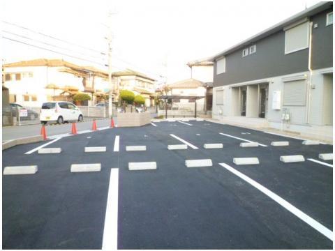 ヴィルヌーブサンティーエ 駐車場