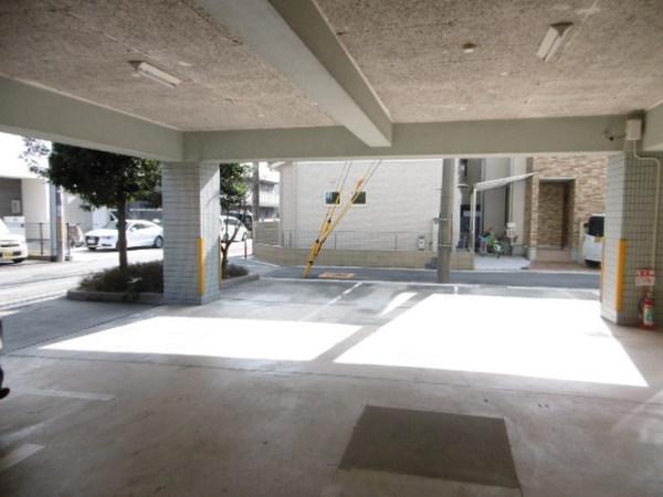 ヴィラパストラルⅡ 駐車場