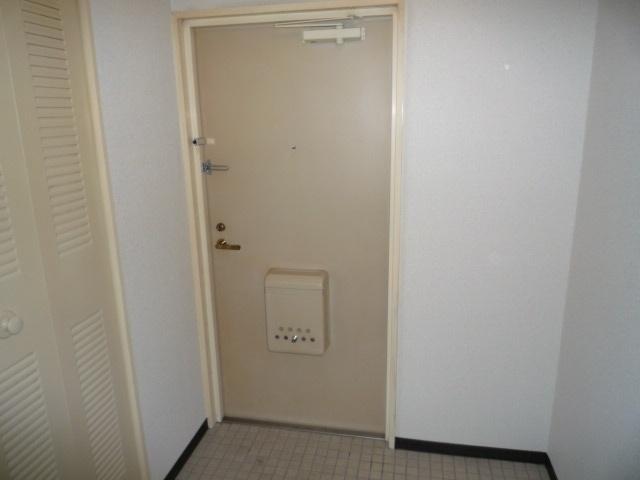 メゾンドローリエ 玄関