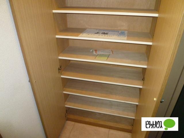 グリシーヌ静徳 玄関