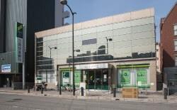 三井住友銀行大久保支店：19m
