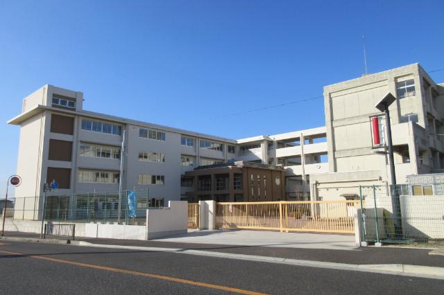 明石市立人丸小学校：523m