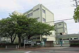 神戸市立高津橋小学校：833m