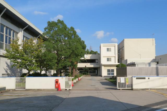 播磨町立播磨中学校：1556m