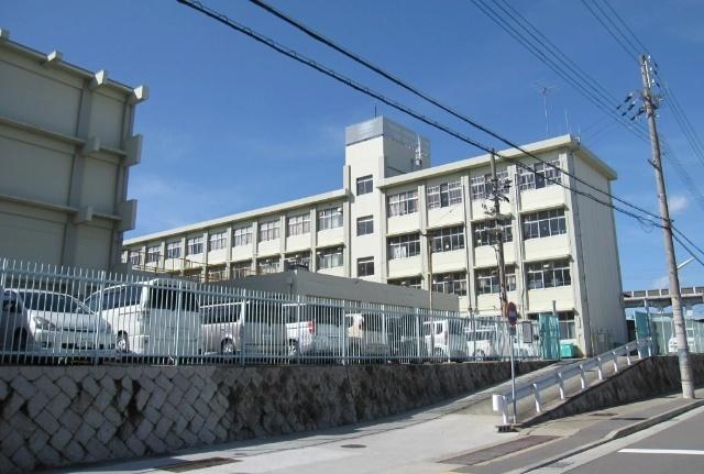 神戸市立枝吉小学校：1193m