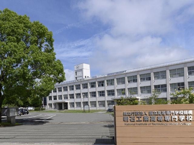 国立明石工業高等専門学校：1813m