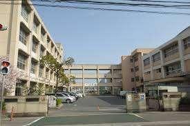 明石市立望海中学校：296m