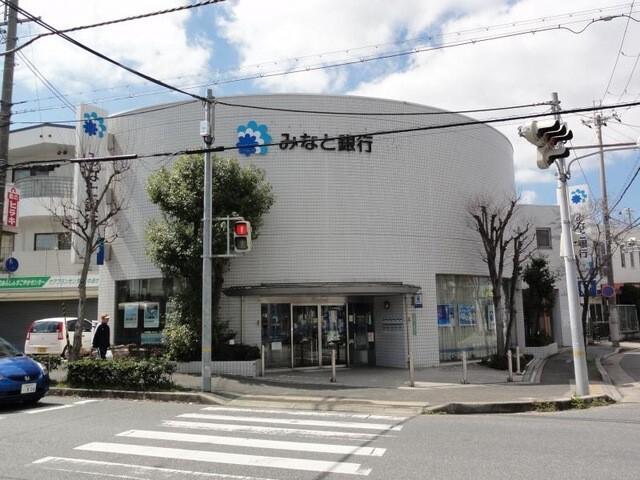 みなと銀行岩岡支店：733m