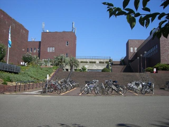 兵庫県立図書館：2043m