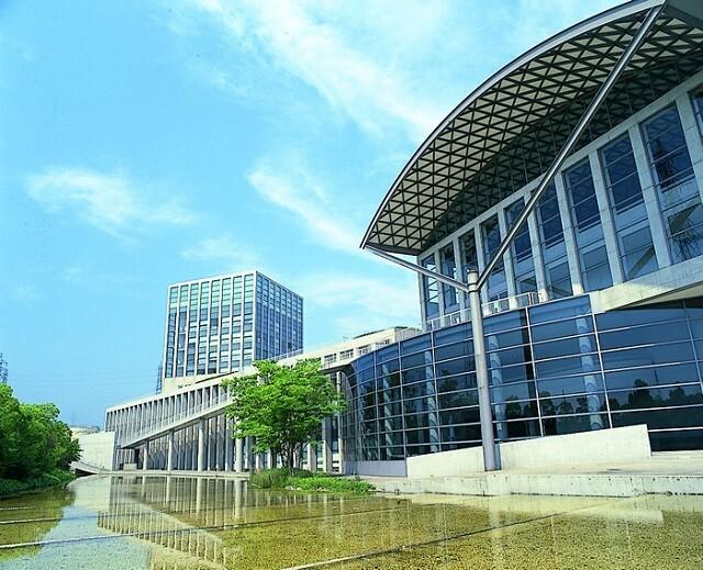 兵庫県立大学明石看護学術情報館図書館：4532m