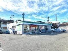ファミリーマート神戸枝吉店：878m