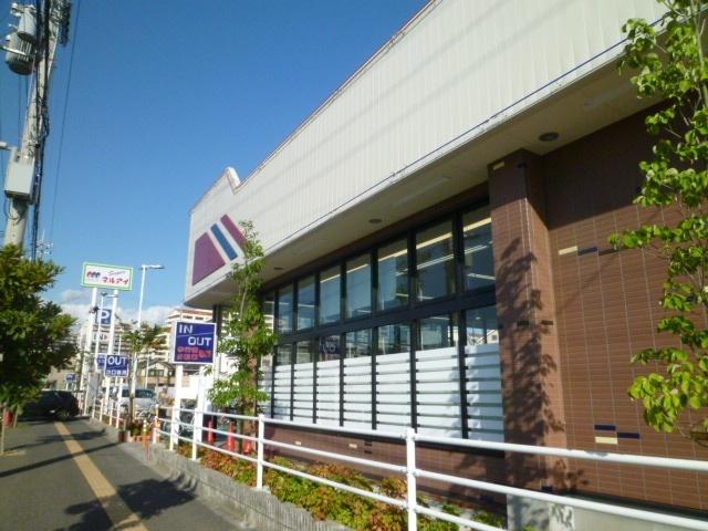マルアイ大久保店：518m