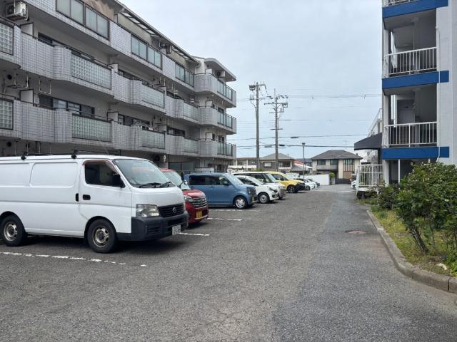 魚住コーポA棟 駐車場