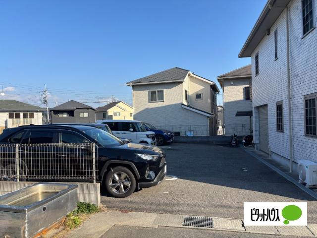 フィカーサ大久保 駐車場