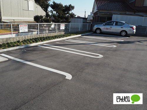 アバンツァート西島 駐車場