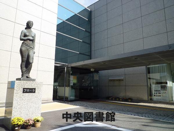 浜松市立中央図書館駅前分室：595m