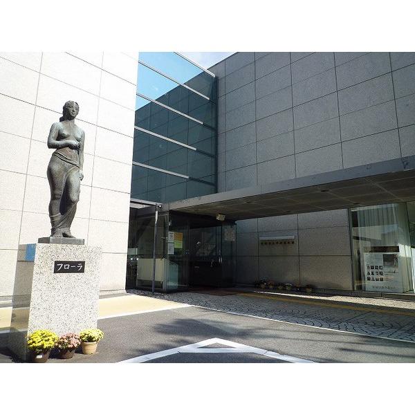 浜松市立中央図書館：127m