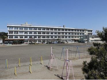 浜松市立和地小学校：800m