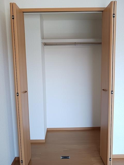 Ｙｉ　アイリス（305） 収納
