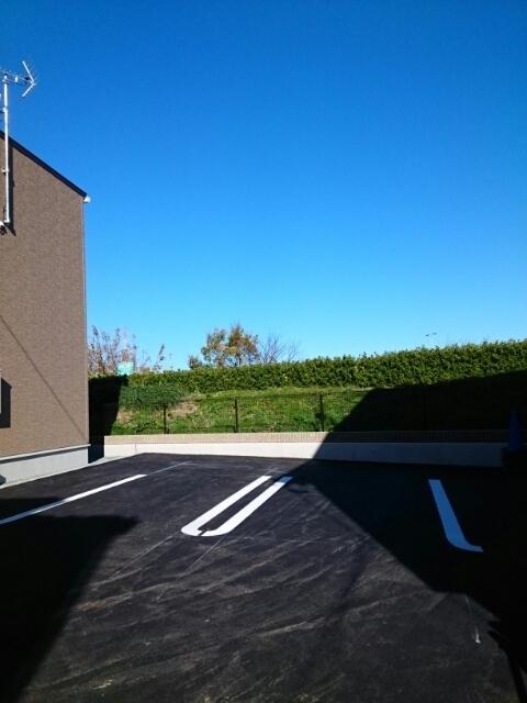 グレイスフル（101） 駐車場