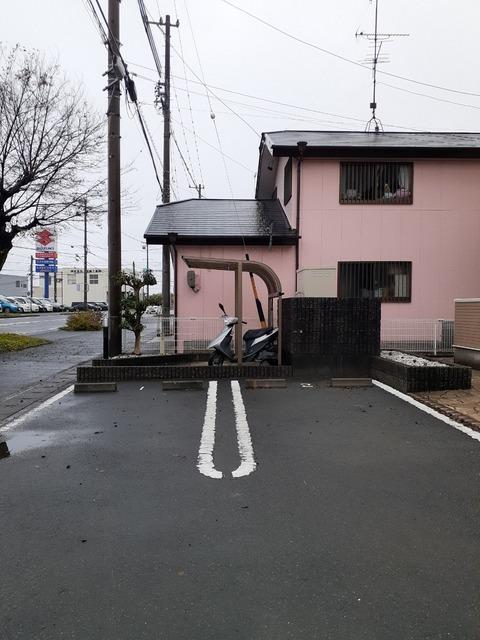 ロヴェール（101） 駐車場