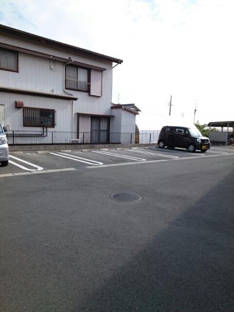 サン・エテルノ（106） 駐車場