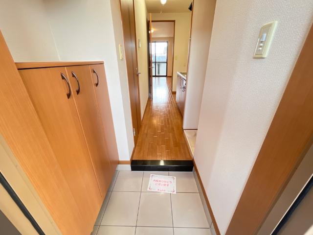 サーバタ 玄関