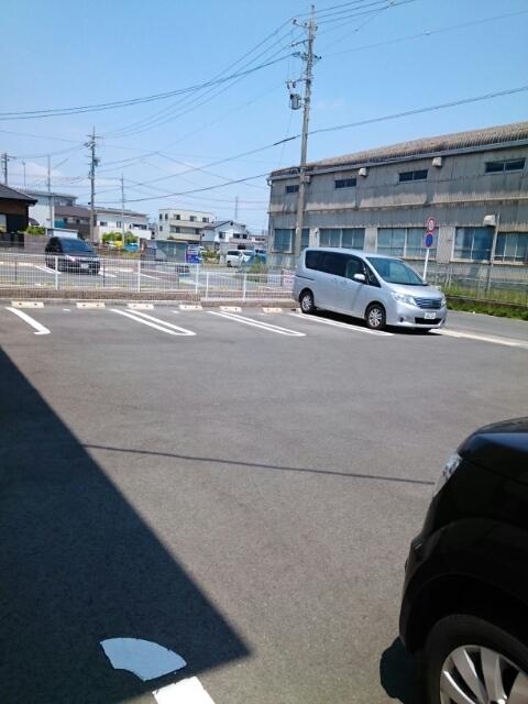アルピエル（203） 駐車場