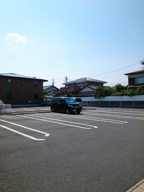 ミルト・アルバーダ・Ｎ　Ｂ（105） 駐車場