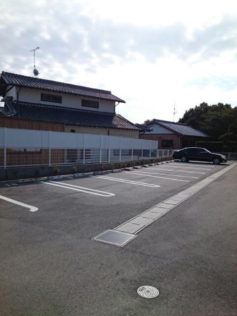 ラ・ルーチェ（101） 駐車場