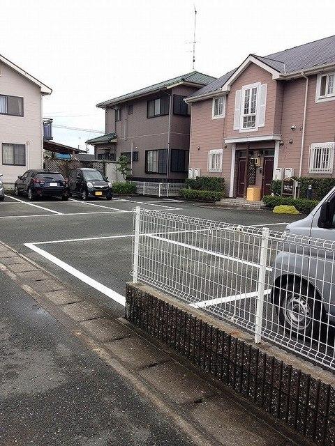クレストールアベニュー（202） 駐車場