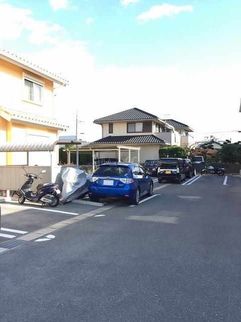 ル・シュマン（202） 駐車場