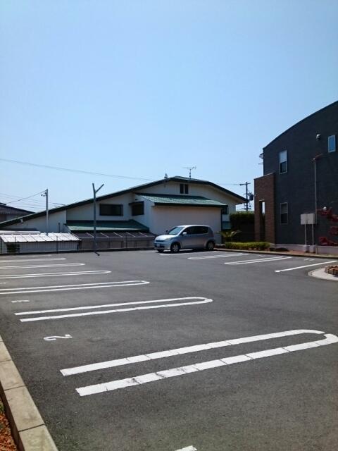 エストレージャ（202） 駐車場