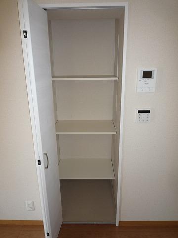ウエストコート六軒 収納