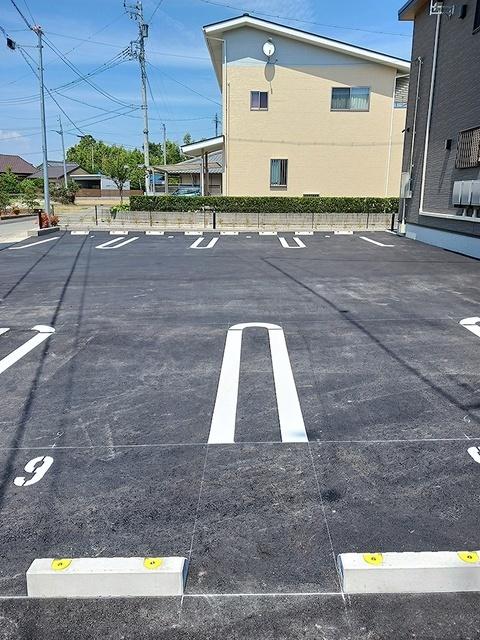 ヒルズ　サンリットⅡ（101） 駐車場